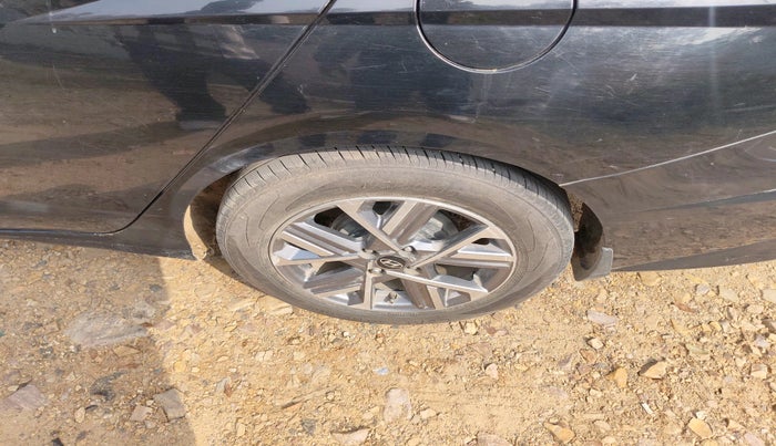 2023 Hyundai Verna SX 1.5 l MPI, Petrol, Manual, 1,10,435 km, tyre