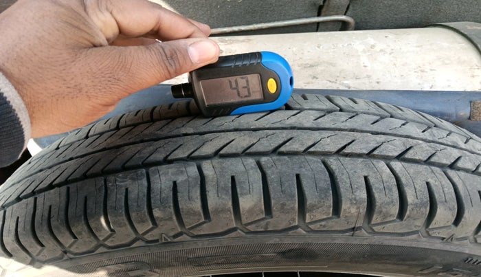 2013 Hyundai i10 MAGNA 1.1, Petrol, Manual, 81,712 km, tyre