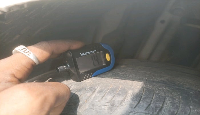 2014 Chevrolet Cruze LTZ AT, Diesel, Automatic, 9,99,999 km, tyre