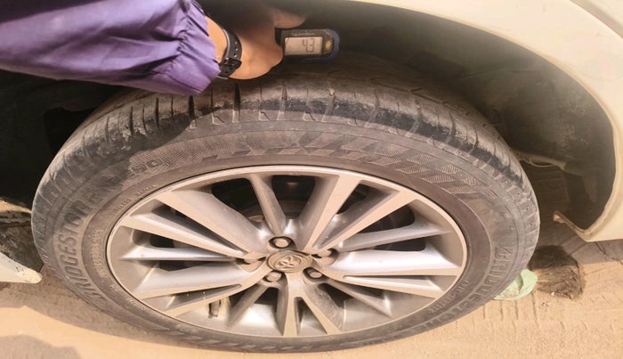 2016 Toyota Corolla Altis VL CVT PETROL, Petrol, Automatic, 1,11,960 km, tyre