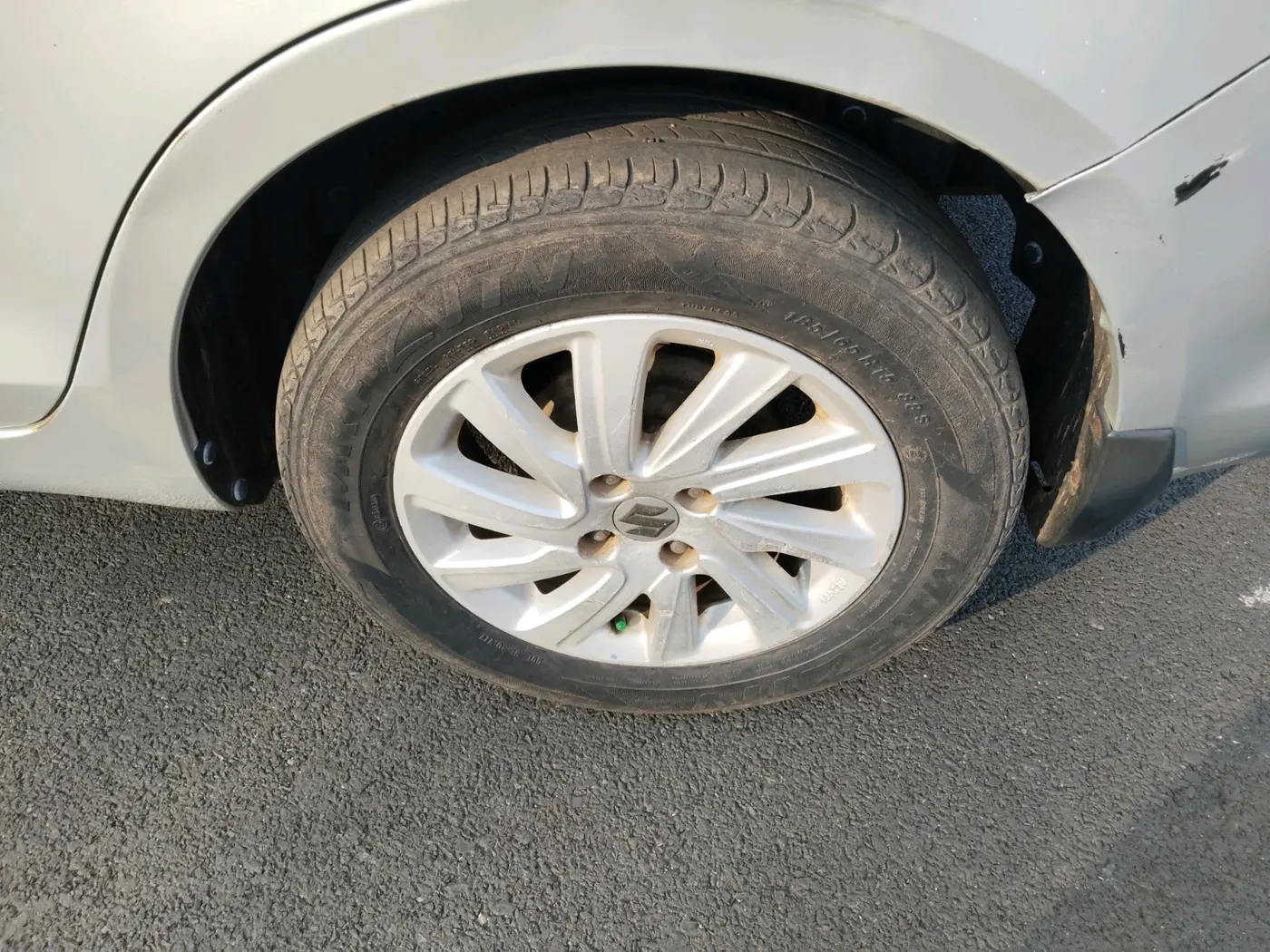 2015 Maruti Swift Dzire ZXI, Petrol, Manual, 90,267 km, tyre