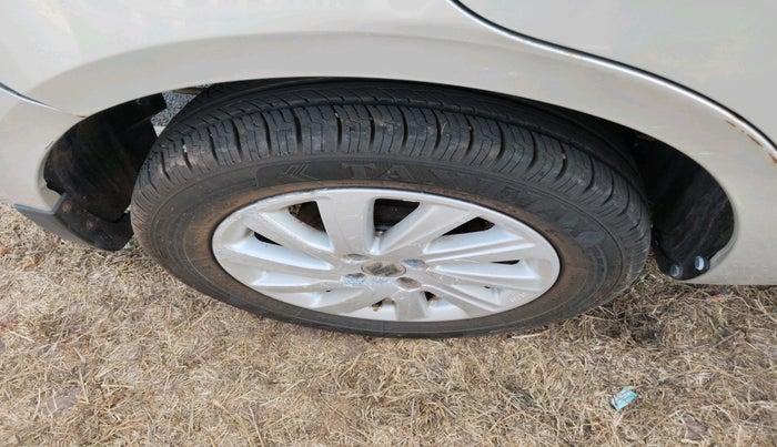 2015 Maruti Swift Dzire ZXI, Petrol, Manual, 90,267 km, tyre