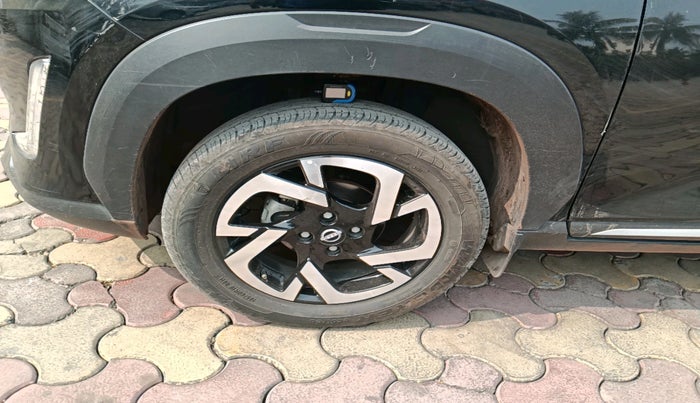 2024 Nissan MAGNITE XV MT, Petrol, Manual, 10,454 km, tyre