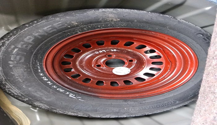 2024 Nissan MAGNITE XV MT, Petrol, Manual, 10,454 km, tyre