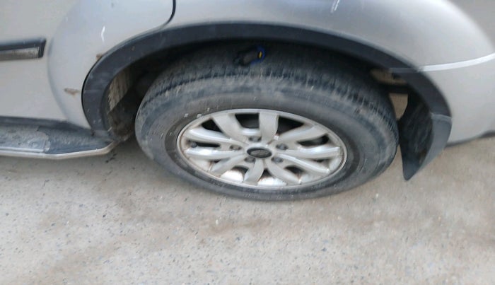 2017 Mahindra XUV500 W10 AT 1.99, Diesel, Automatic, 1,04,500 km, tyre