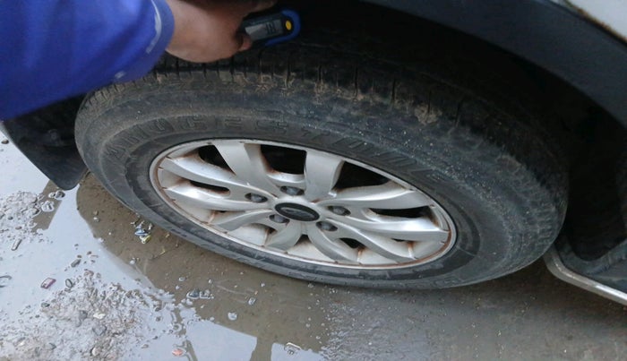 2017 Mahindra XUV500 W10 AT 1.99, Diesel, Automatic, 1,04,500 km, tyre