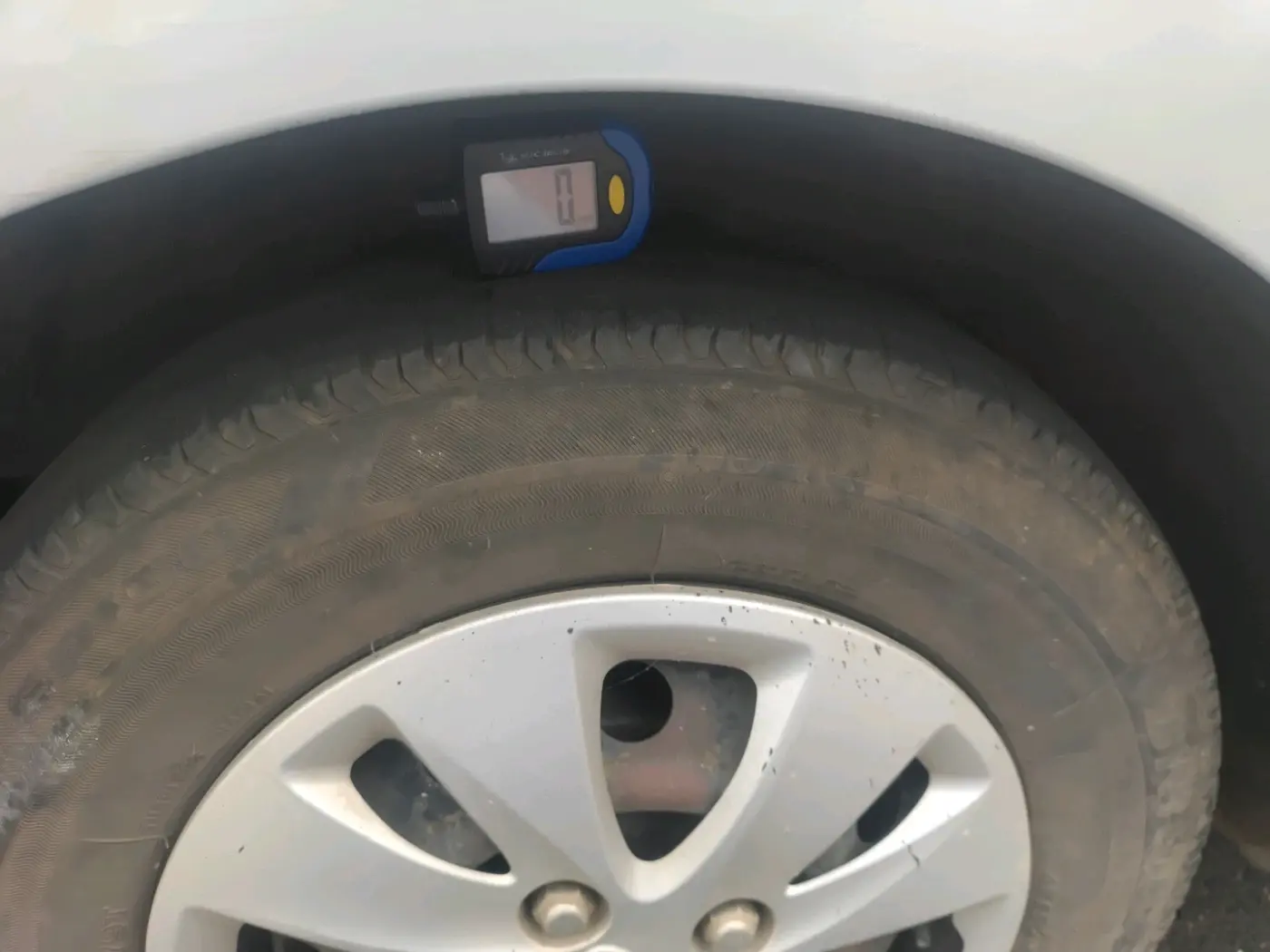 2011 Hyundai i10 MAGNA 1.2, Petrol, Manual, 39,379 km, tyre