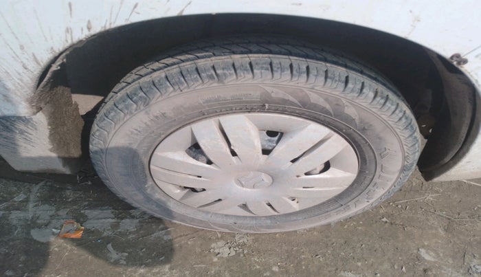 2017 Maruti Alto 800 LXI, Petrol, Manual, 30,878 km, tyre