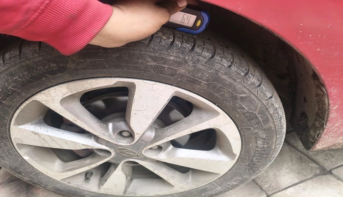 2015 Hyundai i20 SPORTZ 1.4 AT, Petrol, Automatic, 89,694 km, tyre