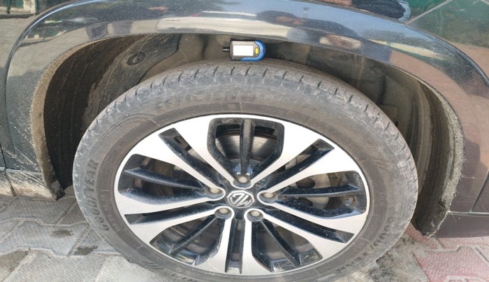 2022 MG HECTOR PLUS SHARP 1.5 PETROL TURBO CVT 6-STR, Petrol, Automatic, 43,413 km, tyre