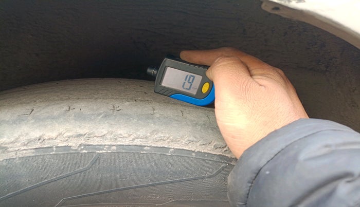 2011 Toyota Corolla Altis J DIESEL, Diesel, Manual, 2,81,429 km, tyre