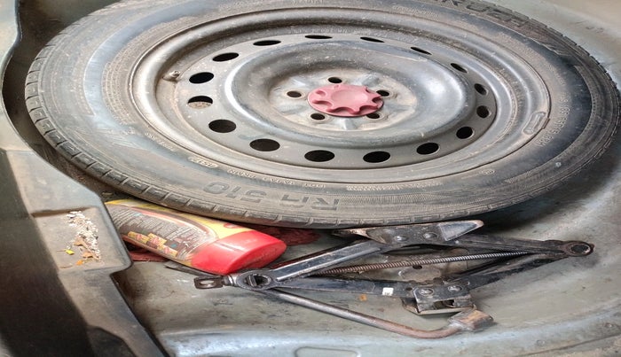 2011 Toyota Corolla Altis J DIESEL, Diesel, Manual, 2,81,429 km, tyre