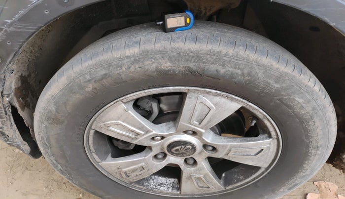 2012 Mahindra XUV500 W8, Diesel, Manual, 1,94,439 km, tyre