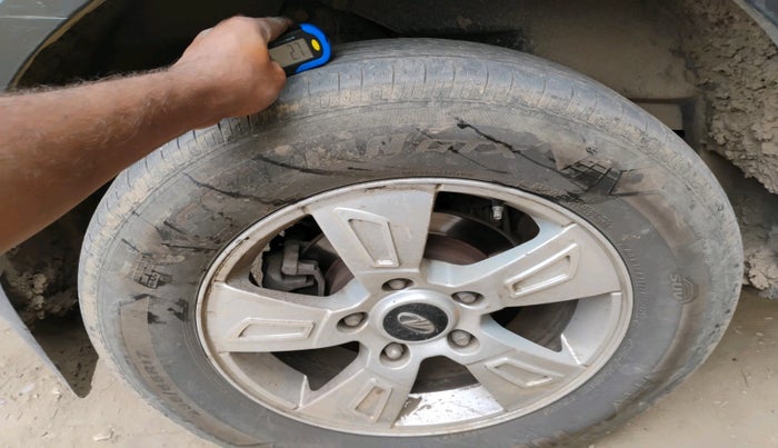 2012 Mahindra XUV500 W8, Diesel, Manual, 1,94,439 km, tyre