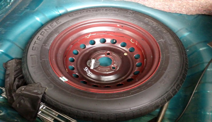 2021 Renault Kwid RXL 1.0 AMT, Petrol, Automatic, 29,786 km, tyre