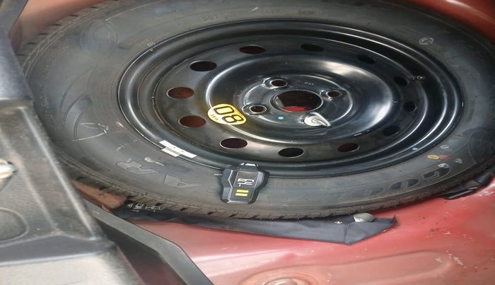 2015 Maruti Swift ZXI, Petrol, Manual, 58,026 km, tyre