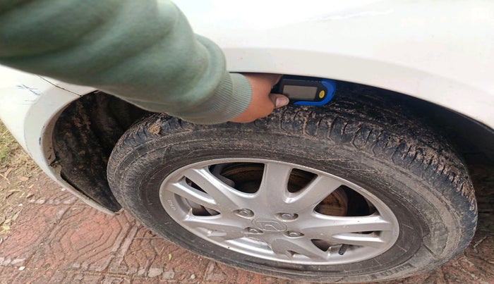 2013 Honda Brio V MT, Petrol, Manual, 83,134 km, tyre