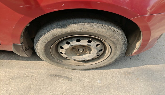 2012 Maruti Swift VDI, Diesel, Manual, 1,02,563 km, tyre