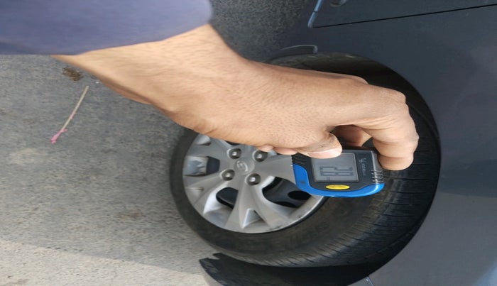 2015 Hyundai Grand i10 SPORTZ 1.2 KAPPA VTVT, Petrol, Manual, 55,990 km, tyre