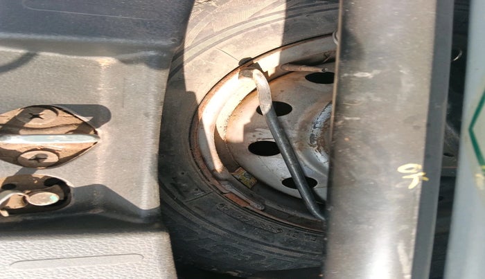 2015 Maruti Wagon R 1.0 LXI CNG, Petrol, Manual, 1,06,602 km, tyre