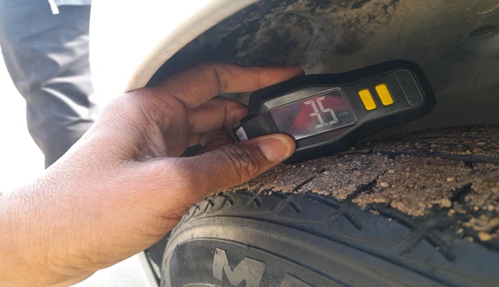 2012 Volkswagen Vento HIGHLINE DIESEL 1.6, Diesel, Manual, 1,02,493 km, tyre