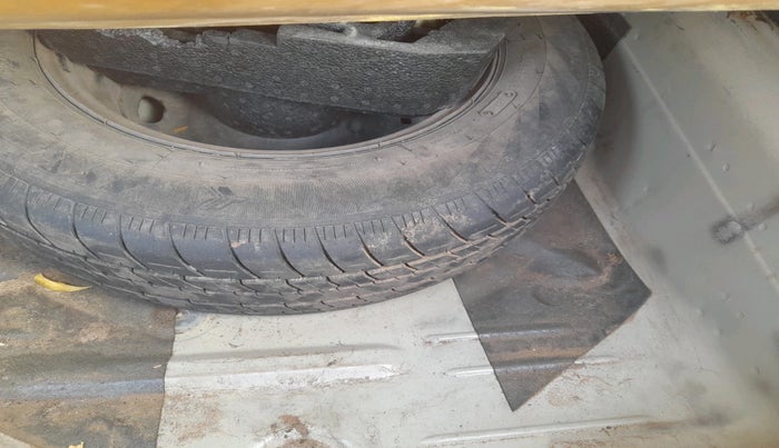 2012 Volkswagen Vento HIGHLINE DIESEL 1.6, Diesel, Manual, 1,02,493 km, tyre