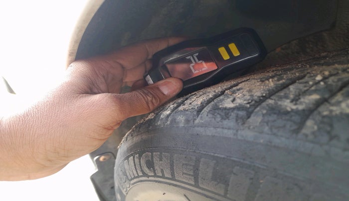 2012 Volkswagen Vento HIGHLINE DIESEL 1.6, Diesel, Manual, 1,02,493 km, tyre