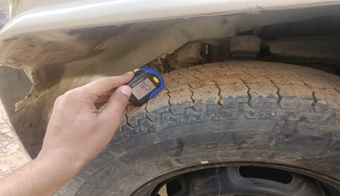 2012 Mahindra Bolero LX BS-III, Diesel, Manual, 2,08,757 km, tyre