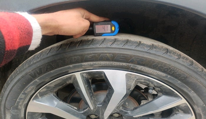 2021 Mahindra XUV300 W8 (O) 1.5 DIESEL, Diesel, Manual, 40,166 km, tyre