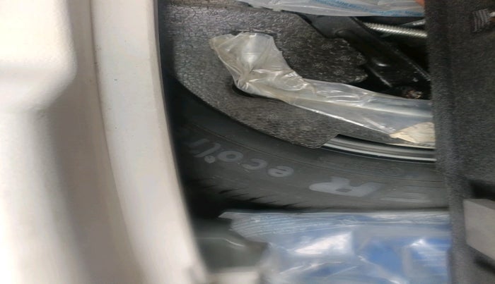 2021 Mahindra XUV300 W8 (O) 1.5 DIESEL, Diesel, Manual, 40,166 km, tyre