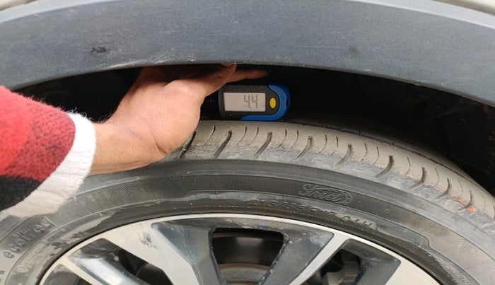 2021 Mahindra XUV300 W8 (O) 1.5 DIESEL, Diesel, Manual, 40,166 km, tyre