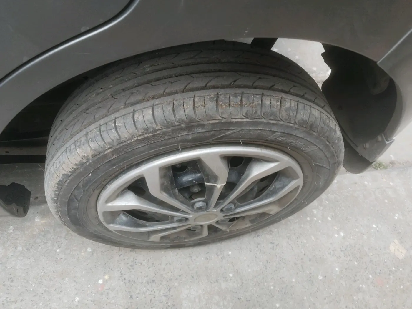 2018 Maruti Wagon R 1.0 VXI, Petrol, Manual, 62,881 km, tyre