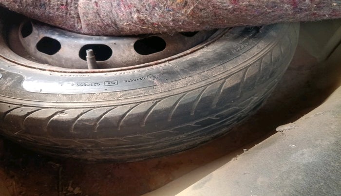 2011 Ford Figo EXI 1.2 PETROL, Petrol, Manual, 1,10,228 km, tyre