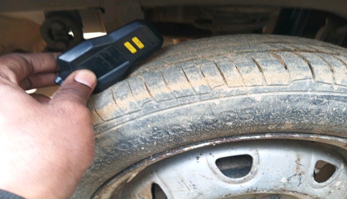 2012 Maruti Zen Estilo LXI CNG, Petrol, Manual, 1,37,981 km, tyre