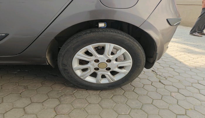 2018 Tata Tiago XZA PETROL, Petrol, Automatic, 78,044 km, tyre