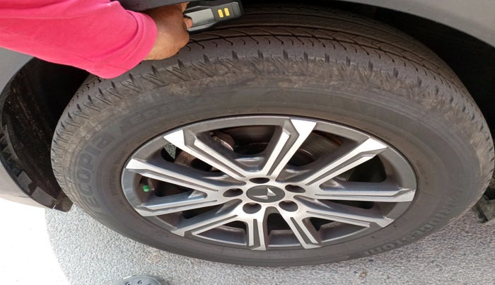 2022 Mahindra XUV700 AX 7 D AT 7 STR, Diesel, Automatic, 91,539 km, tyre