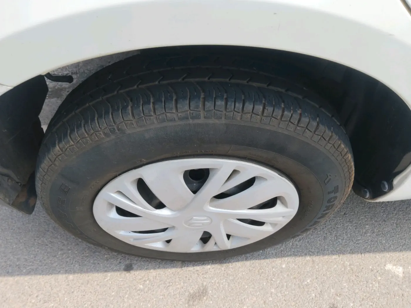 2016 Maruti Swift VXI, Petrol, Manual, 25,941 km, tyre
