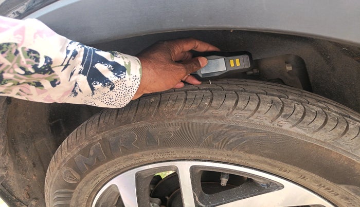 2023 Mahindra XUV300 W8 (O) 1.2 PETROL, Petrol, Manual, 6,252 km, tyre