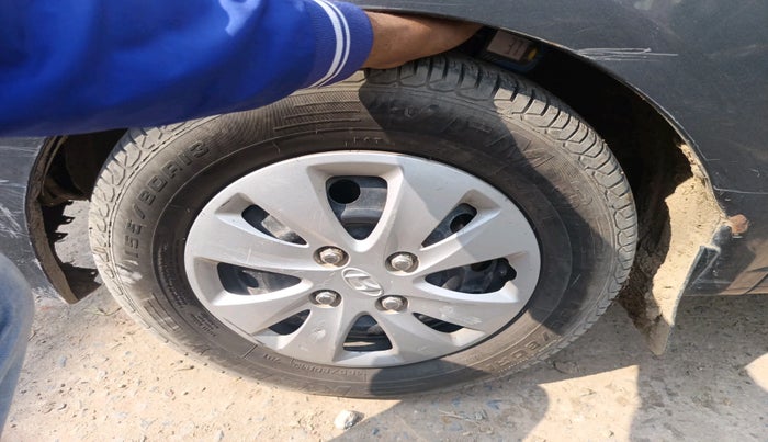 2011 Hyundai i10 SPORTZ 1.2, Petrol, Manual, 40,198 km, tyre