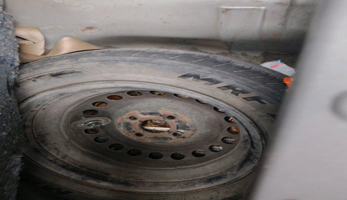 2013 Honda Brio S MT, Petrol, Manual, 72,832 km, tyre