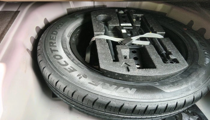 2023 Volkswagen VIRTUS TOPLINE TSI 1.0 AT, Petrol, Automatic, 14,814 km, tyre