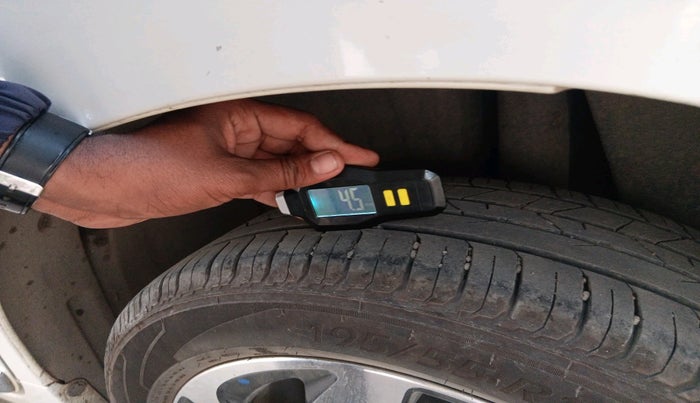 2023 Toyota Glanza V, Petrol, Manual, 76,352 km, tyre