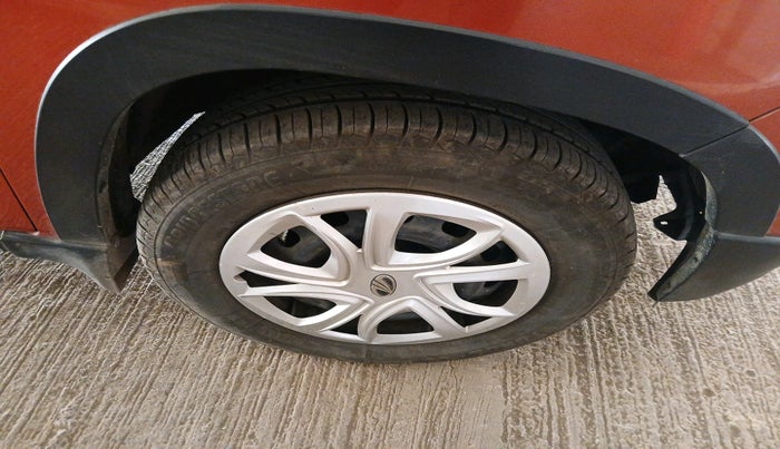 2016 Mahindra Kuv100 K4 6 STR, Petrol, Manual, 52,875 km, tyre