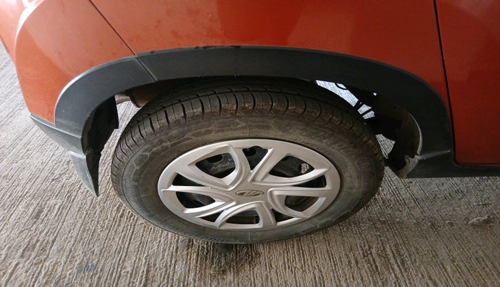 2016 Mahindra Kuv100 K4 6 STR, Petrol, Manual, 52,875 km, tyre