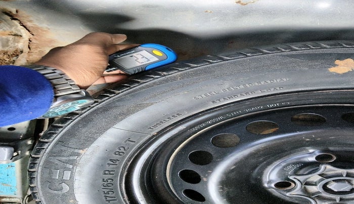 2015 Hyundai Grand i10 SPORTZ 1.1 CRDI, Diesel, Manual, 1,21,169 km, tyre