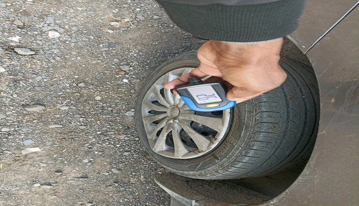 2015 Maruti Wagon R 1.0 VXI, Petrol, Manual, 66,402 km, tyre