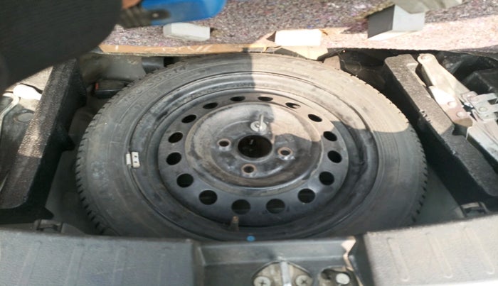 2015 Maruti Wagon R 1.0 VXI, Petrol, Manual, 66,402 km, tyre