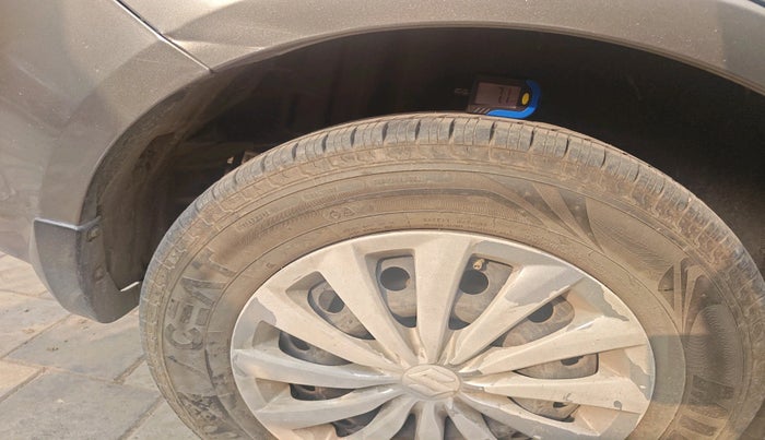 2017 Maruti Swift Dzire VXI, Petrol, Manual, 50,024 km, tyre