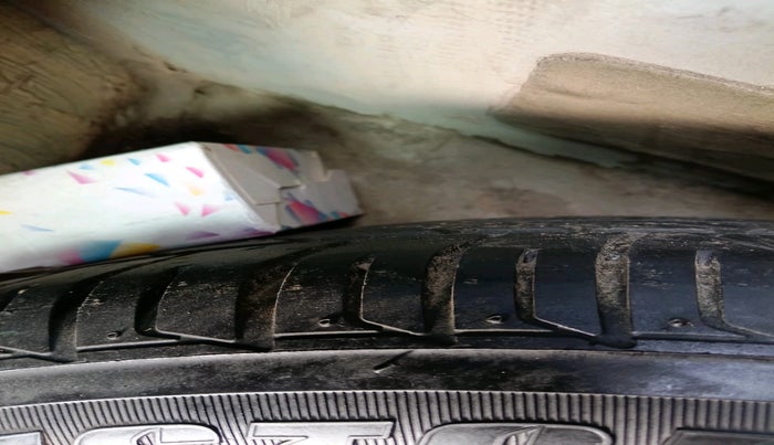 2014 Tata Indica Vista LS TDI, Diesel, Manual, 2,22,631 km, tyre