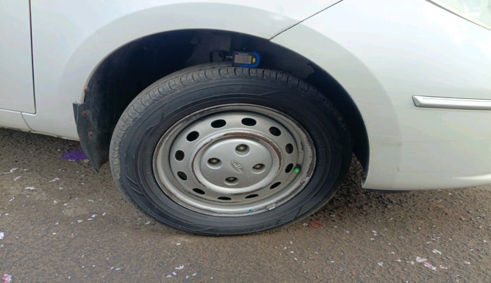 2014 Tata Indica Vista LS TDI, Diesel, Manual, 2,22,631 km, tyre